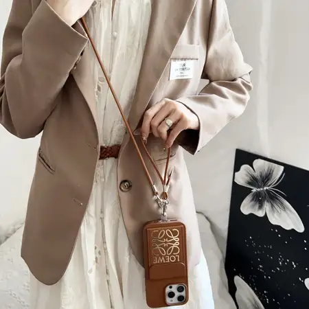 アイフォン17 loewe ケース 