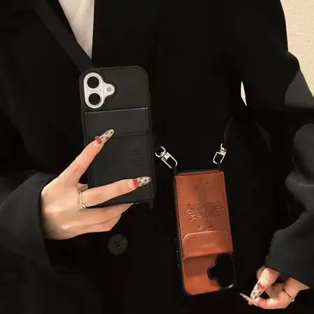 背面にカード入れ付き クロームハーツ chrome hearts アイフォーン17pro 