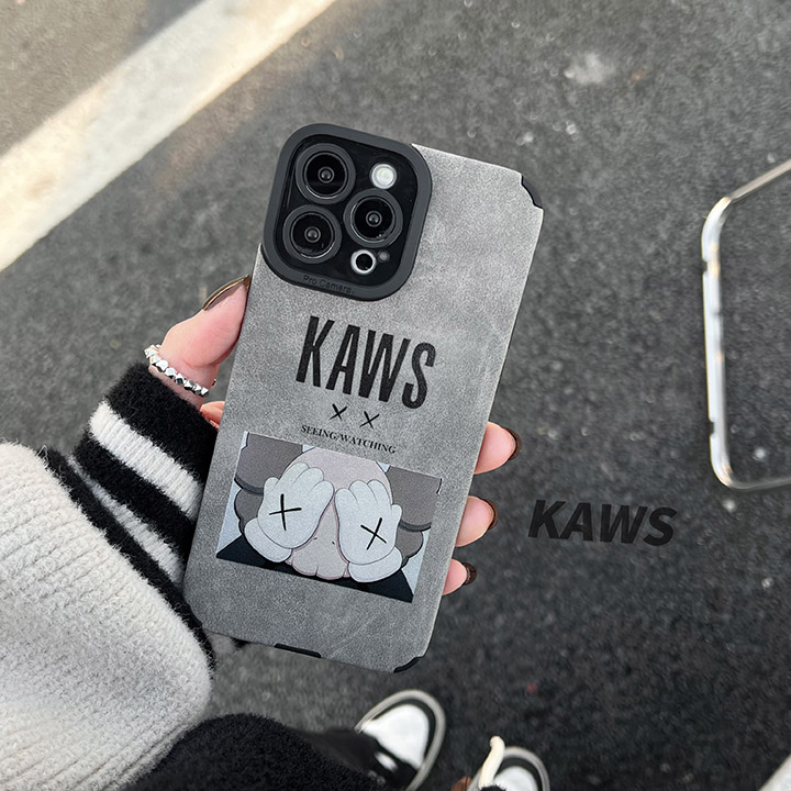 kaws iphone13 pro max流行りカバー
