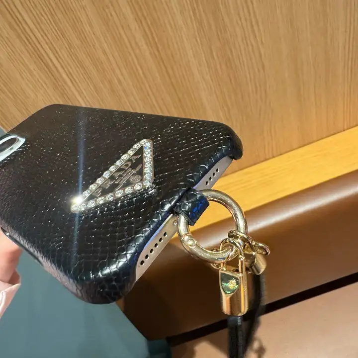 ブランド ケース アイフォン17プラス プラダ prada  