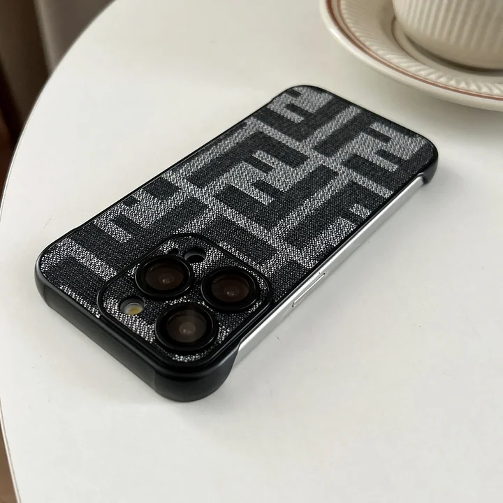 ハイブランド アイフォーン17plus カバー 