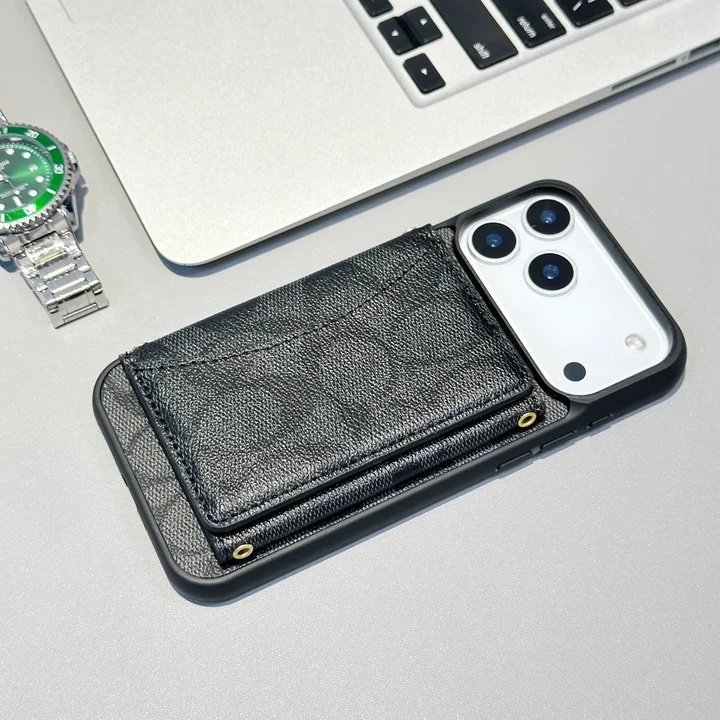 コーチ coach  スマホケース アイフォーン17pro 