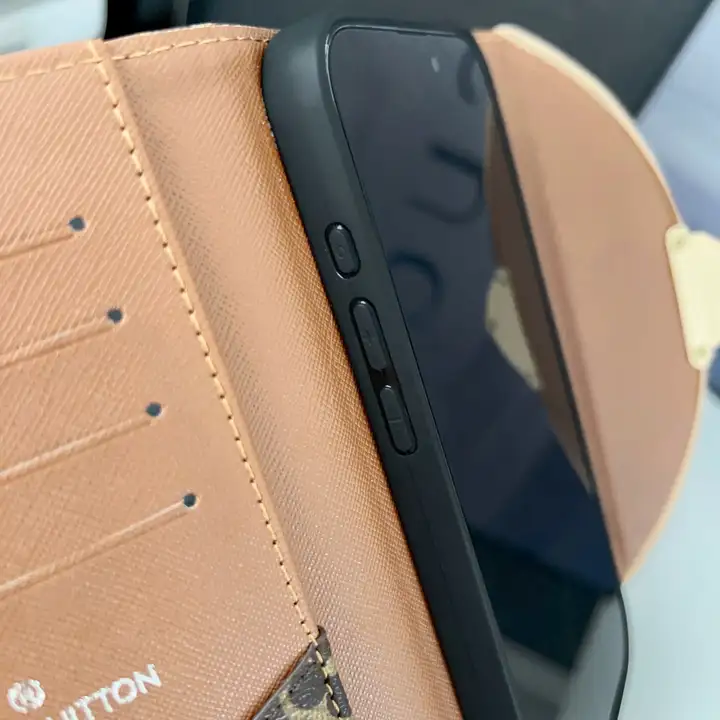 ブランド ケース アイフォーン17 