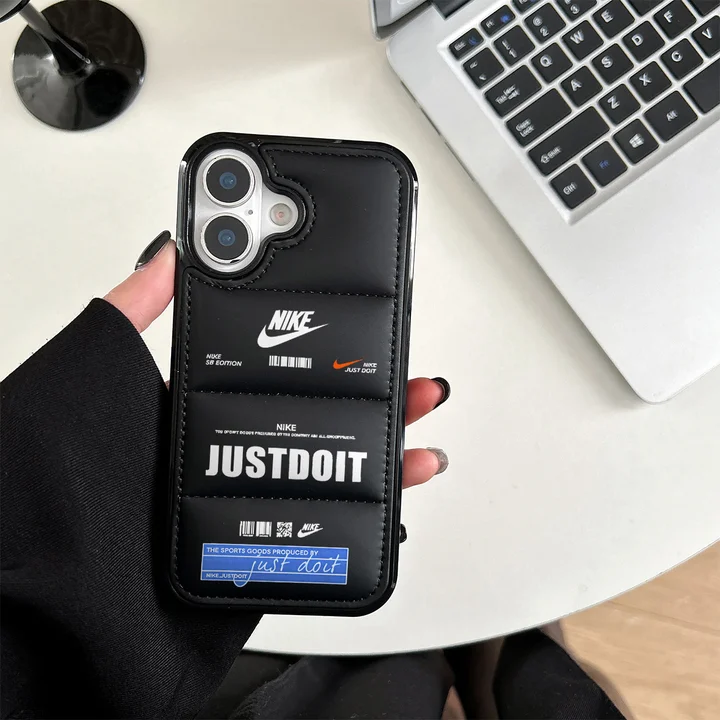 アイホンiphone17pro ナイキ カバー